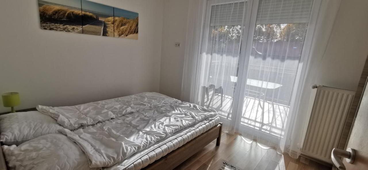 Vivi Wellness Apartman Lägenhet Siófok Exteriör bild